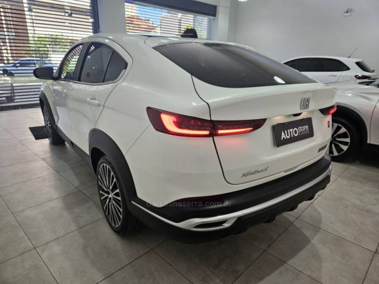 FIAT - FASTBACK - 2023/2023 - Branca - R$ 118.900,00