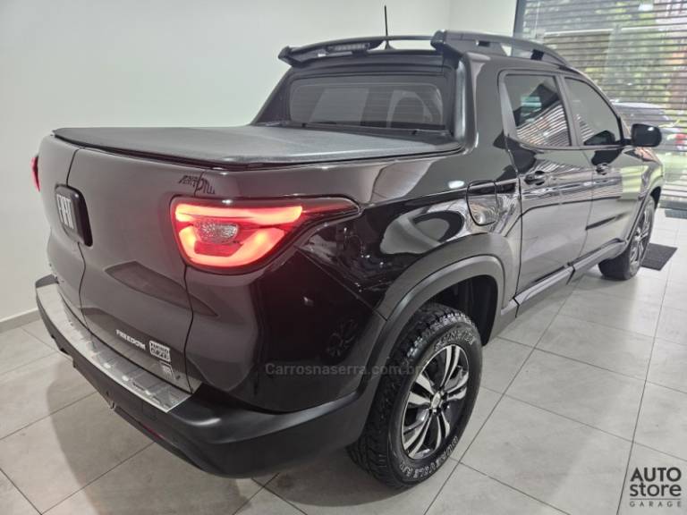 FIAT - TORO - 2021/2022 - Preta - R$ 117.900,00