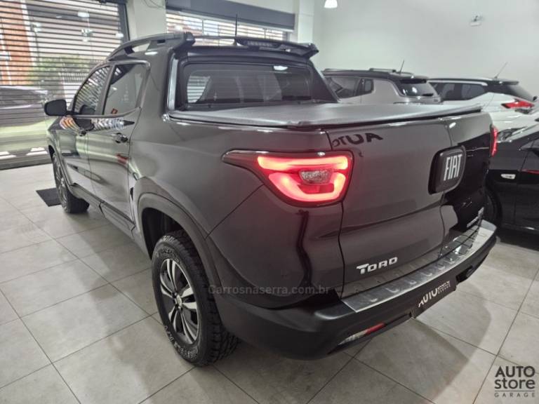 FIAT - TORO - 2021/2022 - Preta - R$ 117.900,00