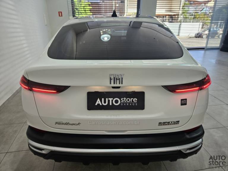 FIAT - FASTBACK - 2023/2023 - Branca - R$ 118.900,00