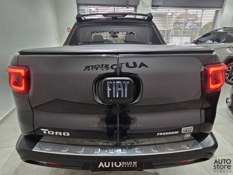 FIAT - TORO - 2021/2022 - Preta - R$ 117.900,00