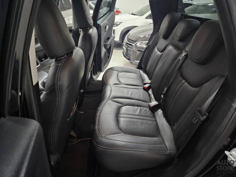 FIAT - TORO - 2021/2022 - Preta - R$ 117.900,00